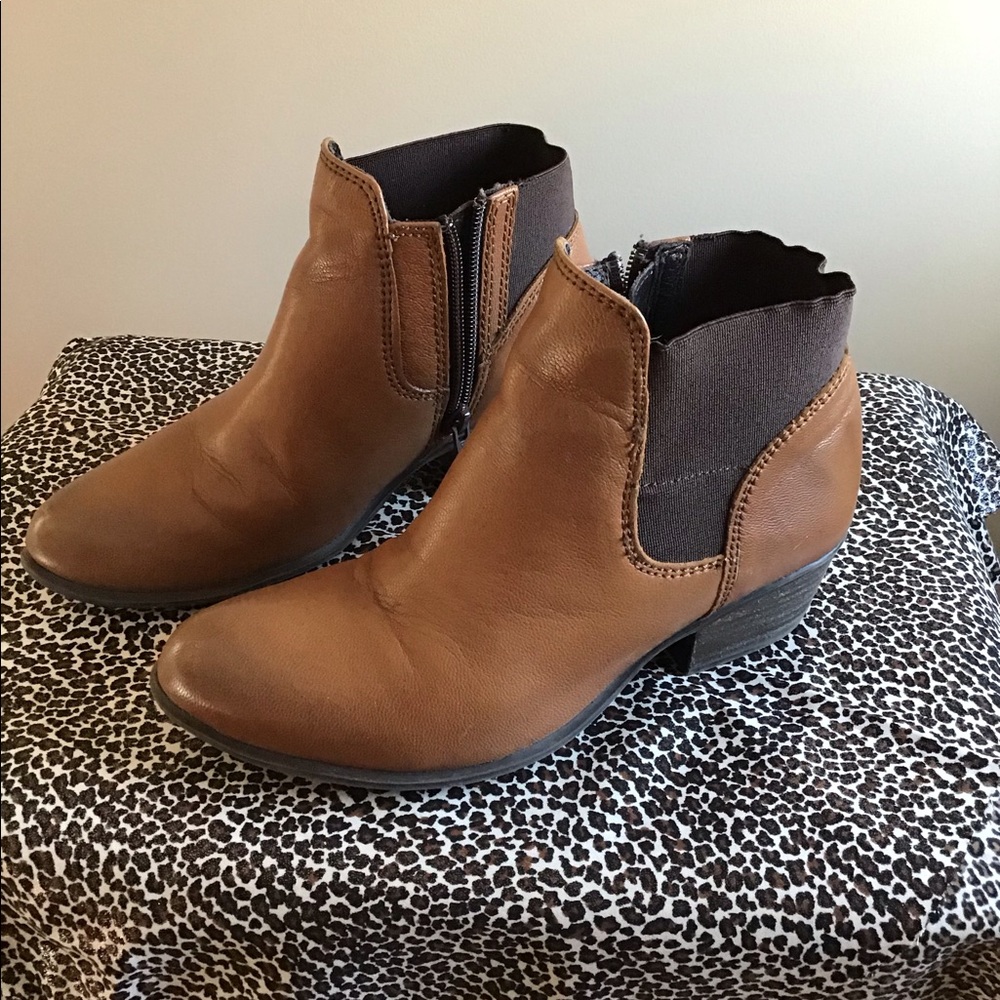 Steve Madden Leather Chelsea  Booties - Picture 2 of 5